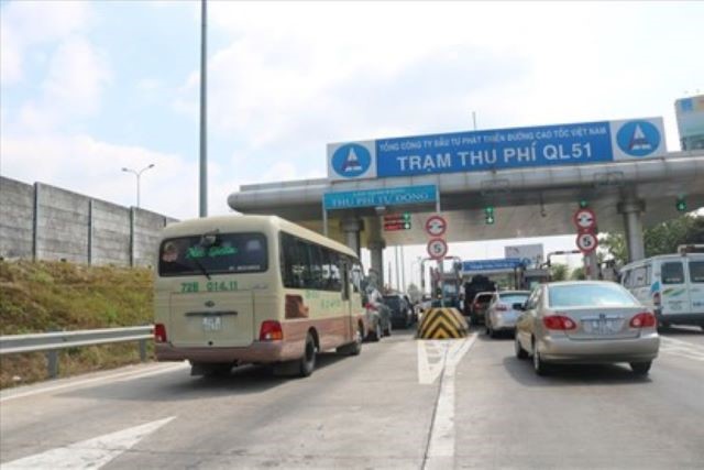 Tram thu phi Long Thanh bi cuop tan cong, giat coc tien tren tay nhan vien - Hinh anh 1