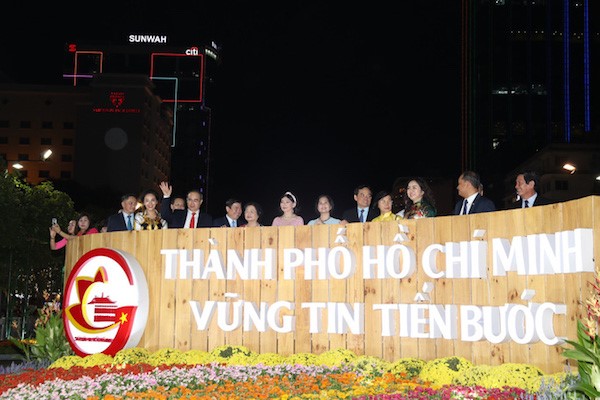 Chinh thuc khai mac duong hoa Nguyen Hue Tet Canh Ty 2020 - Hinh anh 2