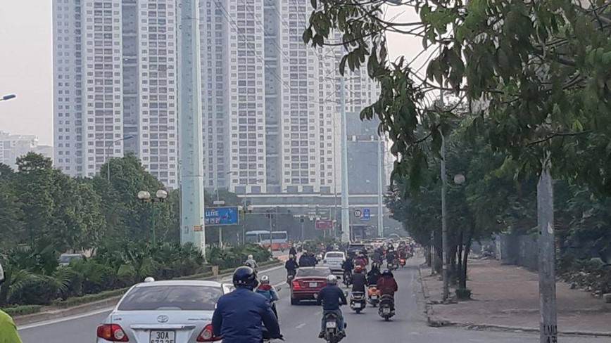 Ha Noi thong thoang bat ngo trong ngay dau di lam sau Tet - Hinh anh 2