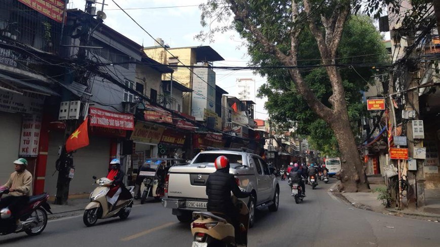 Ha Noi thong thoang bat ngo trong ngay dau di lam sau Tet - Hinh anh 4