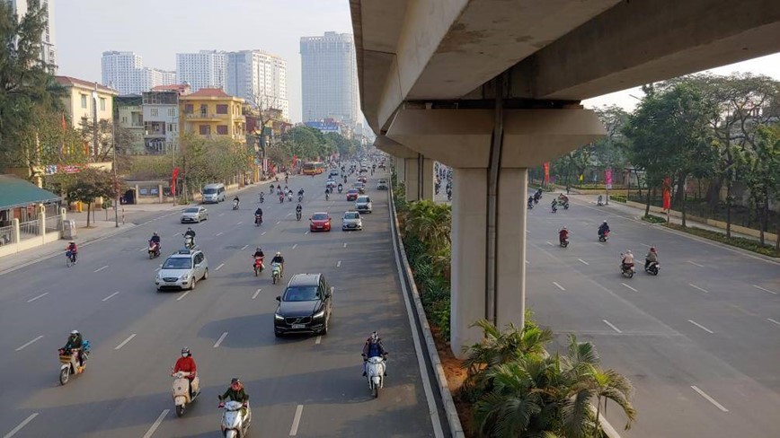 Ha Noi thong thoang bat ngo trong ngay dau di lam sau Tet - Hinh anh 5