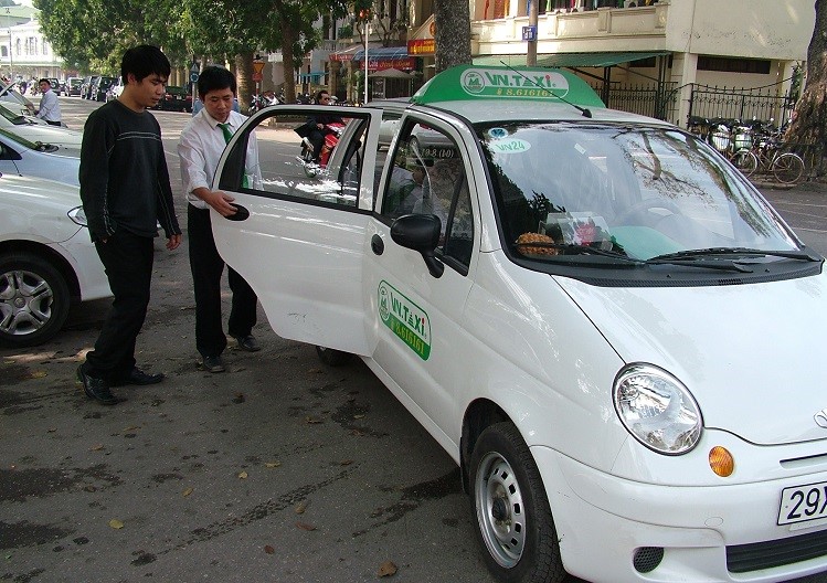 Nghi dinh 10/2020/ND-CP: Hoi ket cho cuoc tranh cai giua taxi truyen thong va cong nghe  - Hinh anh 1