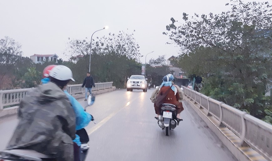 Ha Noi “giai cuu” hang loat cau yeu mat ATGT - Hinh anh 1