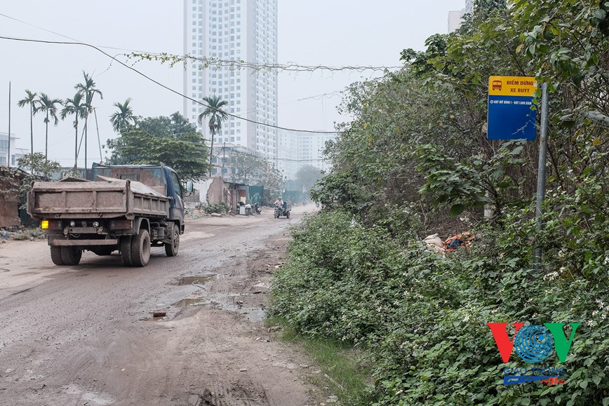 Duong Nguyen Canh Di (Ha Noi) keo dai: Khong muon tai nan phai thuoc 'o ga, o voi'  - Hinh anh 3