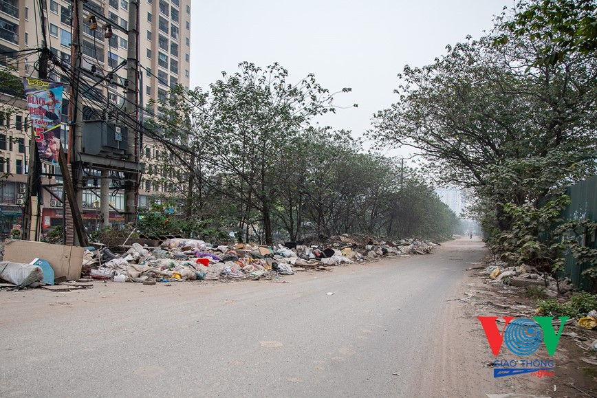 Duong Nguyen Canh Di (Ha Noi) keo dai: Khong muon tai nan phai thuoc 'o ga, o voi'  - Hinh anh 1