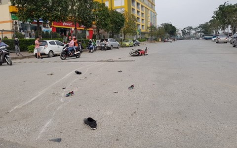 Ha Noi: Truy tim xe ban tai bo tron sau khi tong trong thuong 2 cha con - Hinh anh 1