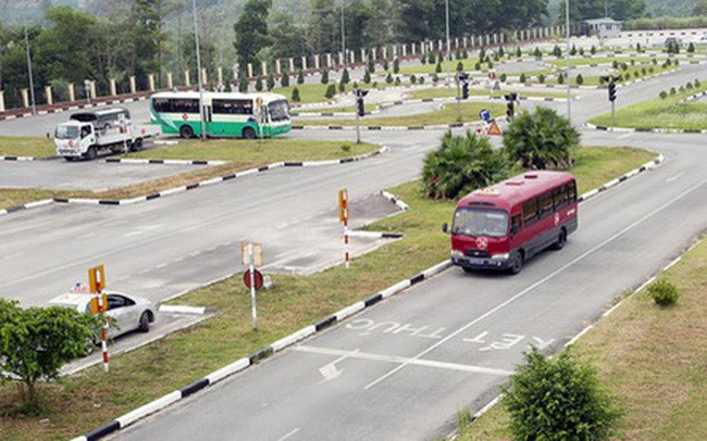 TP Ho Chi Minh: Gan tram giao vien day lai xe su dung bang gia - Hinh anh 1