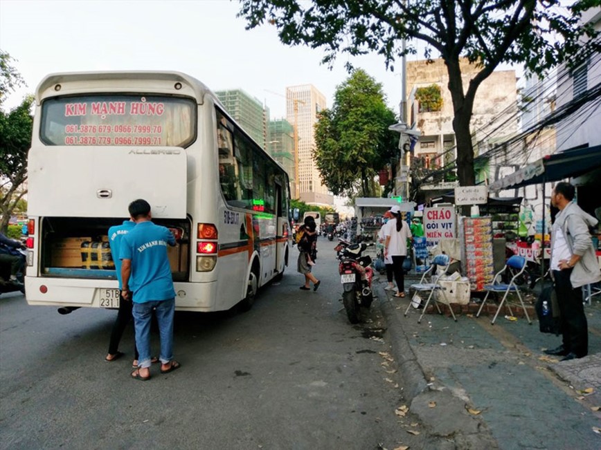 Nan giai chuyen dep xe “du”, ben “coc” - Hinh anh 1