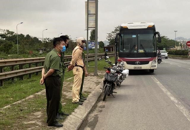 Co gai tren xe khach tung tiep xuc F2 voi benh nhan Covid-19 da co ket qua am tinh lan 1 - Hinh anh 1