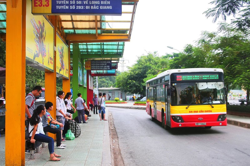 Ve thang xe buyt tai Ha Noi co duoc mien trong thoi gian cach ly xa hoi? - Hinh anh 1