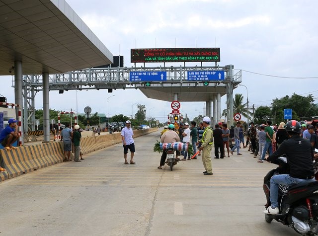 BOT Ninh Xuan van “rat cang” ngay trong thoi diem cach ly xa hoi - Hinh anh 1