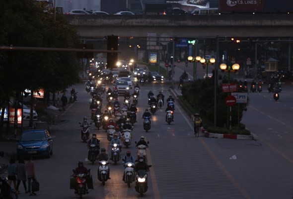 Mat do giao thong Ha Noi bat dau dong duc: Xin dung chu quan - Hinh anh 1