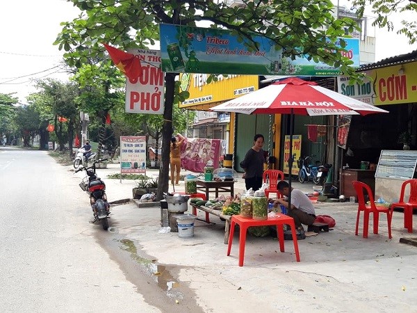 Ngoai thanh Ha Noi: Nhieu nguoi chu quan, lo la trong phong dich Covid-19 - Hinh anh 8