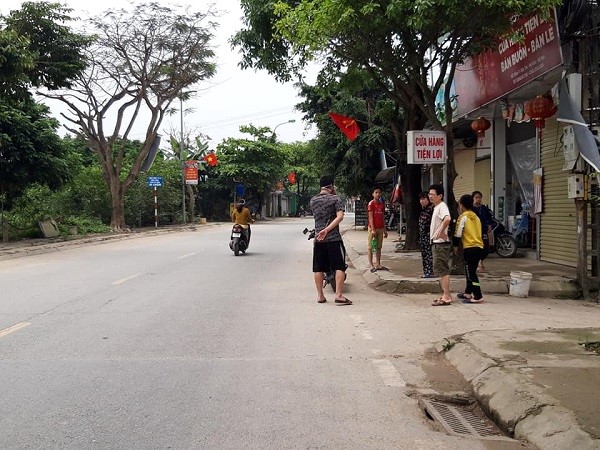 Ngoai thanh Ha Noi: Nhieu nguoi chu quan, lo la trong phong dich Covid-19 - Hinh anh 9