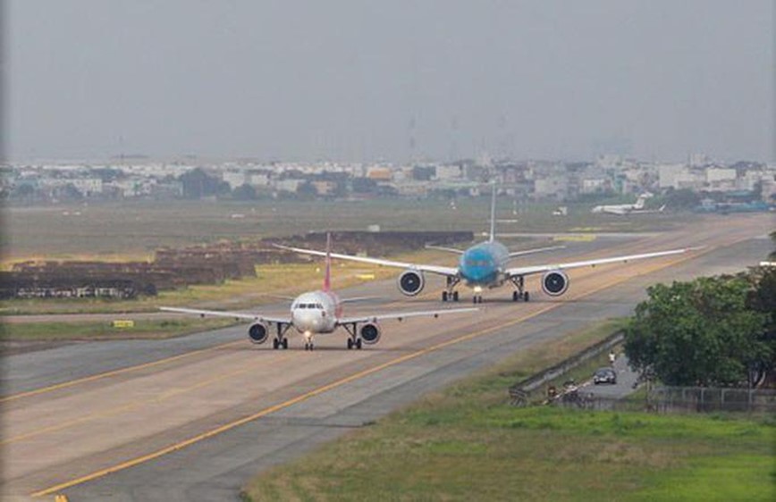 Khoi cong sua chua duong bang san bay Noi Bai va Tan Son Nhat truoc 15/7 - Hinh anh 1