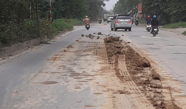 Tai dien tinh trang bun dat roi vai tren cac tuyen dai lo dan vao Ha Noi - Hinh anh 1