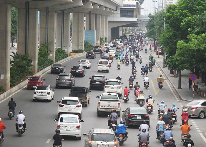 Kien nghi cho xe buyt, taxi hoat dong tro lai tu 23/4 - Hinh anh 1