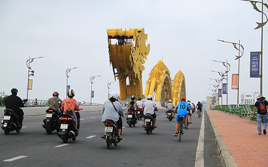 Da Nang nhon nhip tro lai trong sang dau tien thao lenh cach ly xa hoi - Hinh anh 8