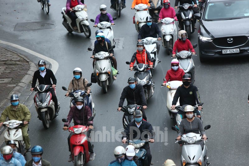 [Anh] Ha Noi: Tai dien canh tac duong trong ngay dau noi long gian cach xa hoi - Hinh anh 11