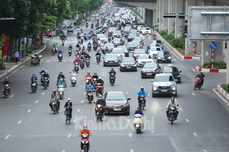 [Anh] Ha Noi: Tai dien canh tac duong trong ngay dau noi long gian cach xa hoi - Hinh anh 1