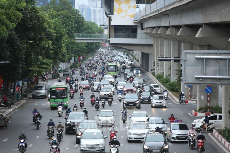 [Anh] Ha Noi: Tai dien canh tac duong trong ngay dau noi long gian cach xa hoi - Hinh anh 2