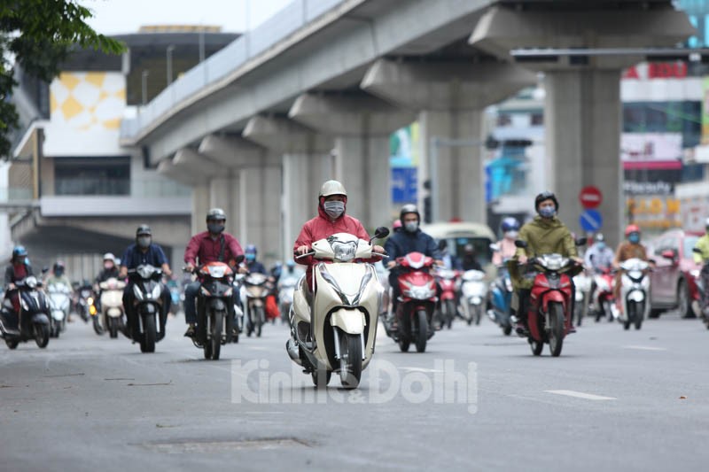 [Anh] Ha Noi: Tai dien canh tac duong trong ngay dau noi long gian cach xa hoi - Hinh anh 4