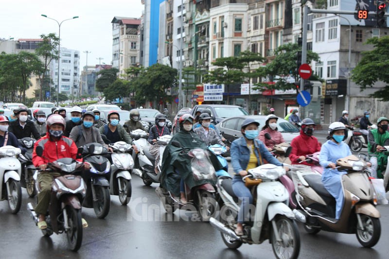 [Anh] Ha Noi: Tai dien canh tac duong trong ngay dau noi long gian cach xa hoi - Hinh anh 7