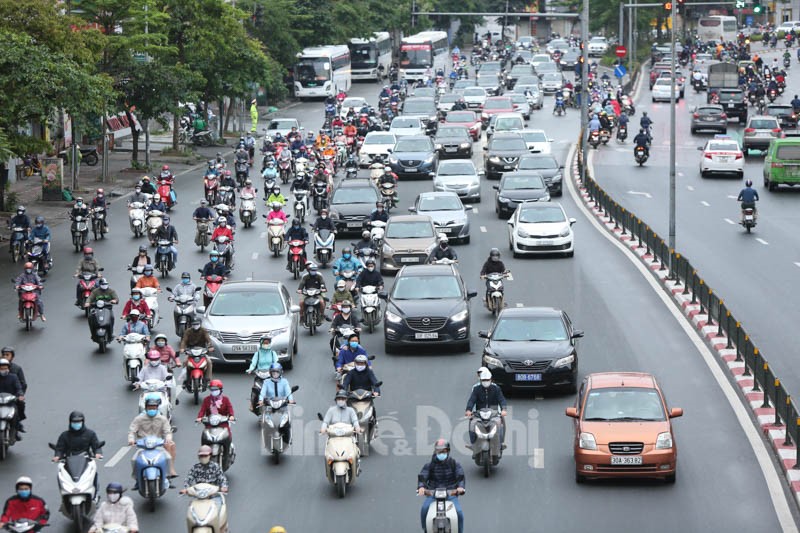 [Anh] Ha Noi: Tai dien canh tac duong trong ngay dau noi long gian cach xa hoi - Hinh anh 8