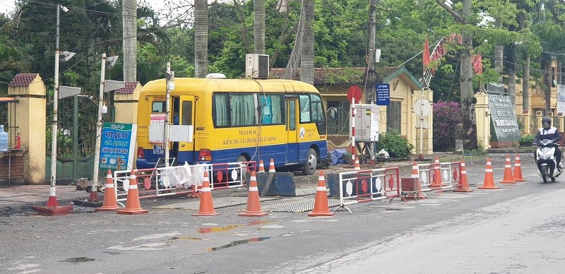 Hai Phong: Lap tram can de han che tai trong xe container qua thi tran Tien Lang - Hinh anh 1