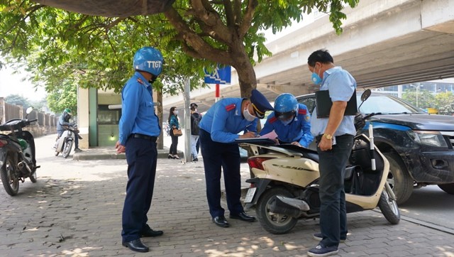 Ha Noi: Tuyen truyen ky, xu phat nang xe khach dip nghi le 30/4 - Hinh anh 5