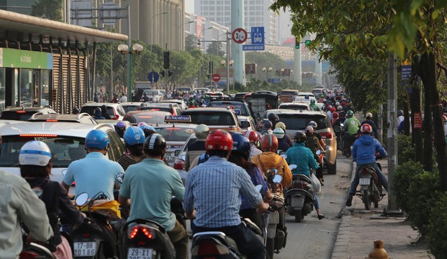 Nguoi dan un un nghi le, cua ngo cac TP un tac nghiem trong trong ngay 30/4 - Hinh anh 3