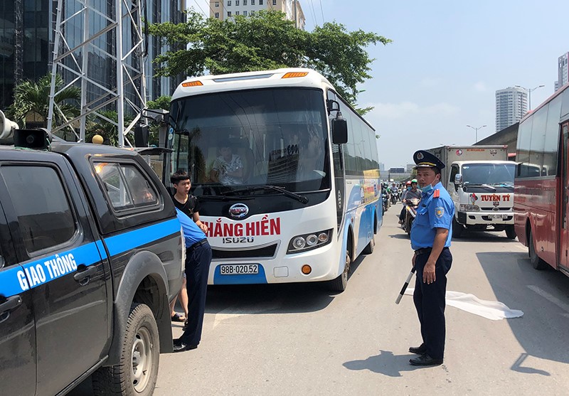 Tiep tuc duy tri cac tram kiem tra trong tai xe luu dong, kiem soat chat xe tai ra vao Thu do - Hinh anh 1