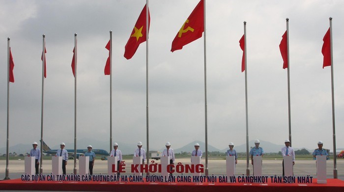 Du an sua chua, nang cap duong bang san bay Noi Bai va Tan Son Nhat: Dam bao nhiem vu kep  - Hinh anh 1