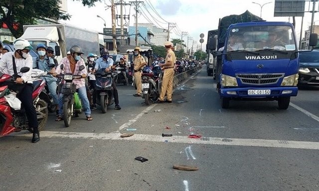 Tai nan giao thong moi nhat hom nay 7/7/2020: Cu ba an xin tu vong gan tram thu phi - Hinh anh 2