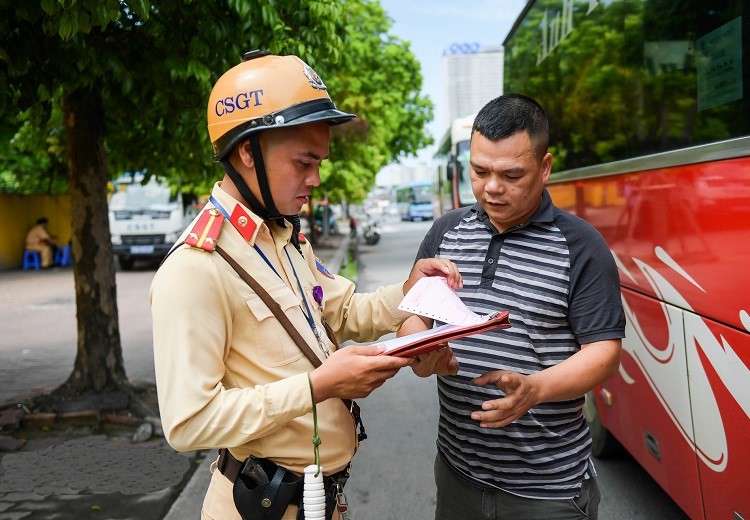 Xu ly vi pham xe khach: Bat luc hay bat thuong? - Hinh anh 1