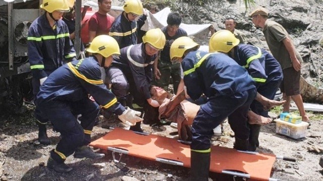 Bac Kan: Lat xe tren deo Ang Toong, 3 nguoi nhap vien cap cuu - Hinh anh 1