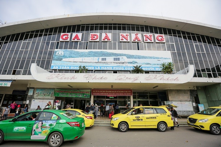 De nghi mo 2 tuyen tau hoa dua 10.000 nguoi mac ket tu Da Nang ve cac dia phuong - Hinh anh 1