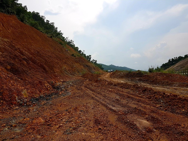 2 vi tri sat lo tren cao toc Ha Long - Van Don can som duoc khac phuc - Hinh anh 1