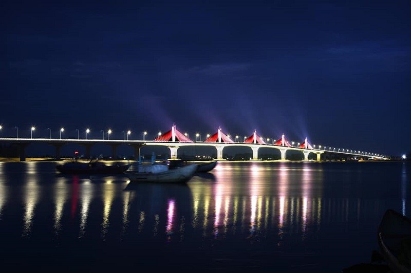 Cau day vang dau tien o Quang Ngai co 5 kich ban chieu sang - Hinh anh 1