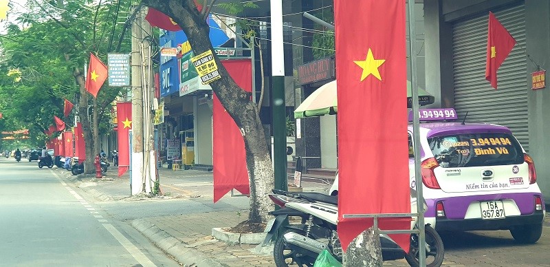 Vu hang nghin cot sat treo bang ron o Hai Phong: Duoc do bo nhung chua triet de - Hinh anh 3