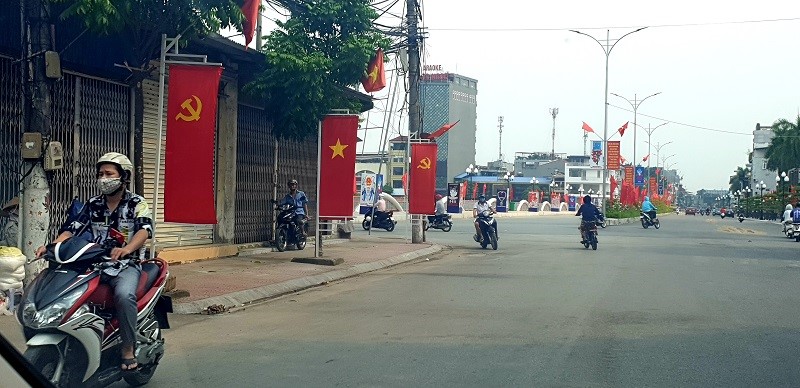 Vu hang nghin cot sat treo bang ron o Hai Phong: Duoc do bo nhung chua triet de - Hinh anh 4