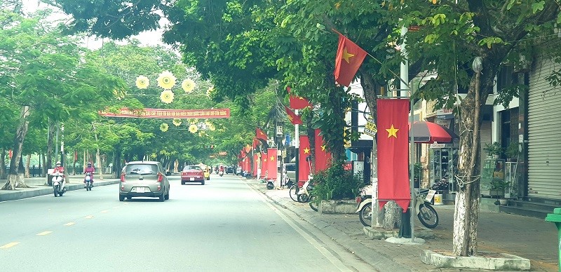 Vu hang nghin cot sat treo bang ron o Hai Phong: Duoc do bo nhung chua triet de - Hinh anh 6