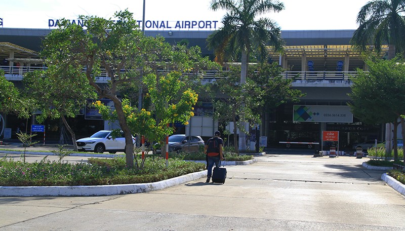 Da Nang ngay dau van tai hanh khach mo tro lai: Xe vai khach van phai chay lay tuyen - Hinh anh 5