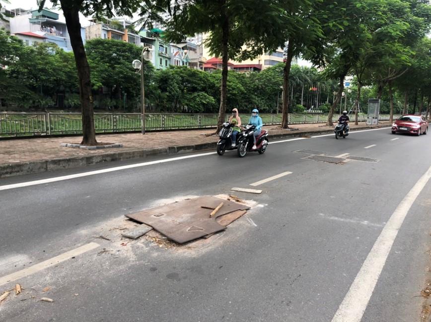 Ha Noi: Ho ga mat nap 