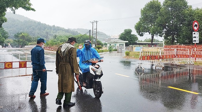 Da Nang do bo cac chot kiem soat y te tai cua ngo ra vao thanh pho - Hinh anh 1