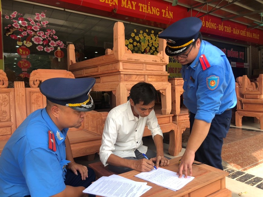 Quyet liet tra lai hanh lang an toan giao thong tai quoc lo 32: Nguoi dan nhiet liet huong ung - Hinh anh 2