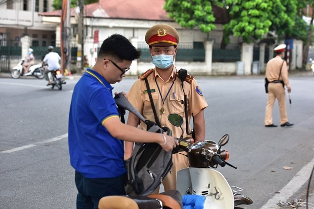 Ha Noi: Ra quan xu ly hoc sinh, sinh vien vi pham luat giao thong - Hinh anh 1