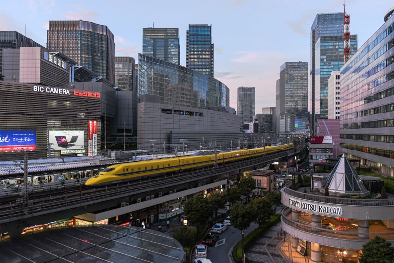 Song duoi duong sat tren cao o Tokyo - Hinh anh 1