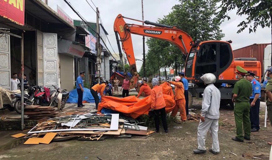 Ha Noi: Lap lai ky cuong trat tu, an toan giao thong tai Thach That - Hinh anh 1