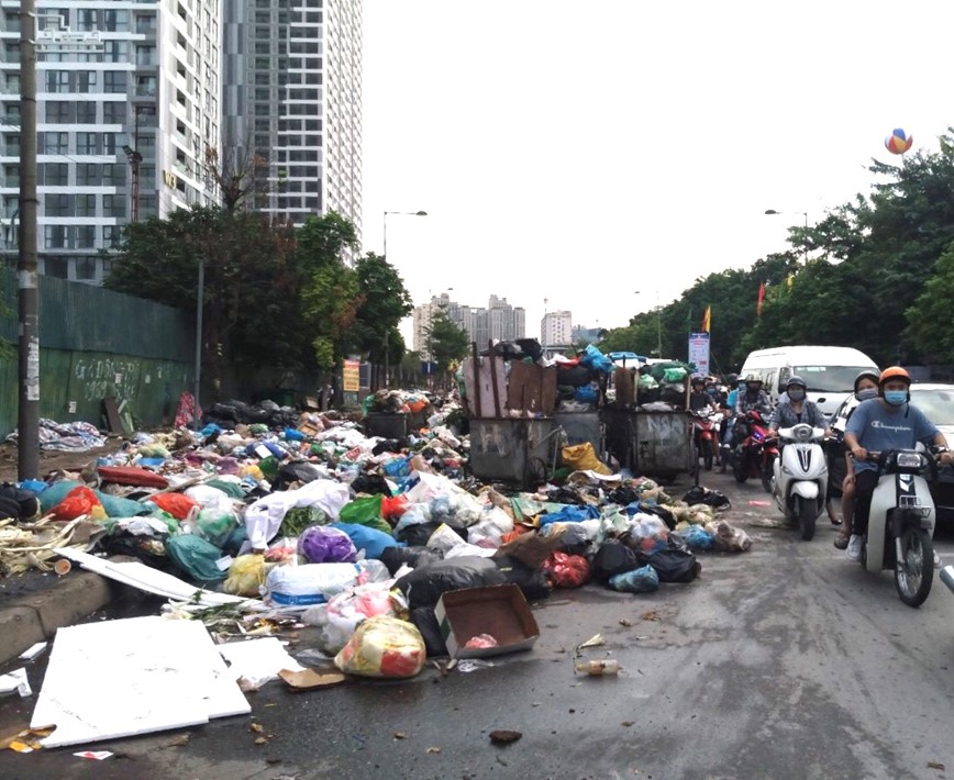 Ha Noi: Diem tap ket rac can tro giao thong tai duong Do Duc Duc - Hinh anh 1